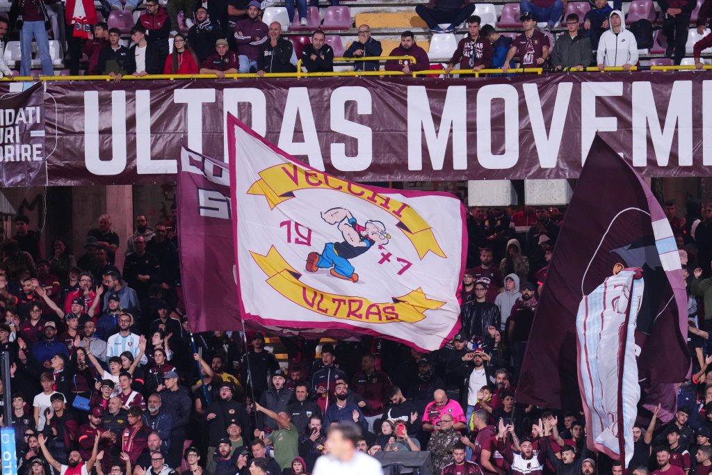 La Curva Sud Siberiano ha esposto uno striscione contro il Presidente della Salernitana Danilo Iervolino.