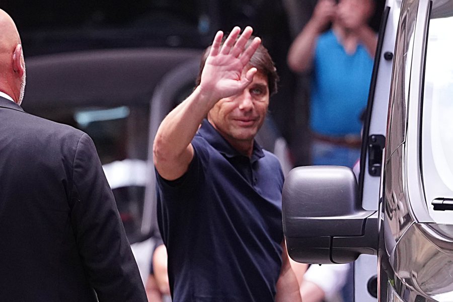 Napoli, Conte, presentazione