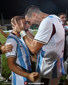 Esultanza dei calciatori della Salernitana