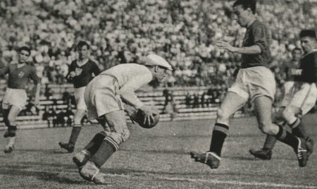 Julius Hjulin in azione contro Meazza